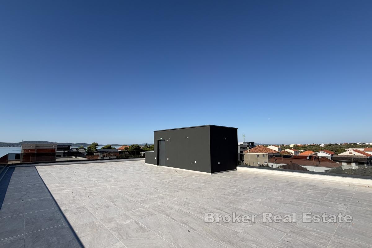 Attico situato in un nuovo edificio con vista sul mare