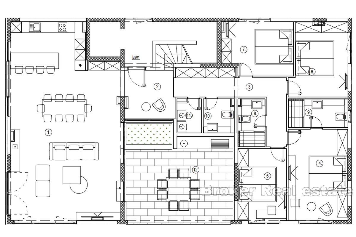 Penthouse, situé dans un nouvel immeuble avec vue sur la mer