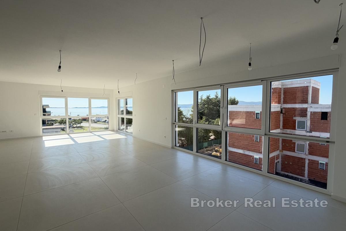 Attico situato in un nuovo edificio con vista sul mare
