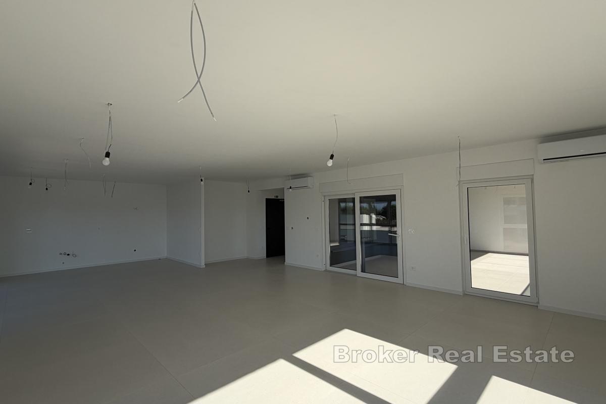 Attico situato in un nuovo edificio con vista sul mare