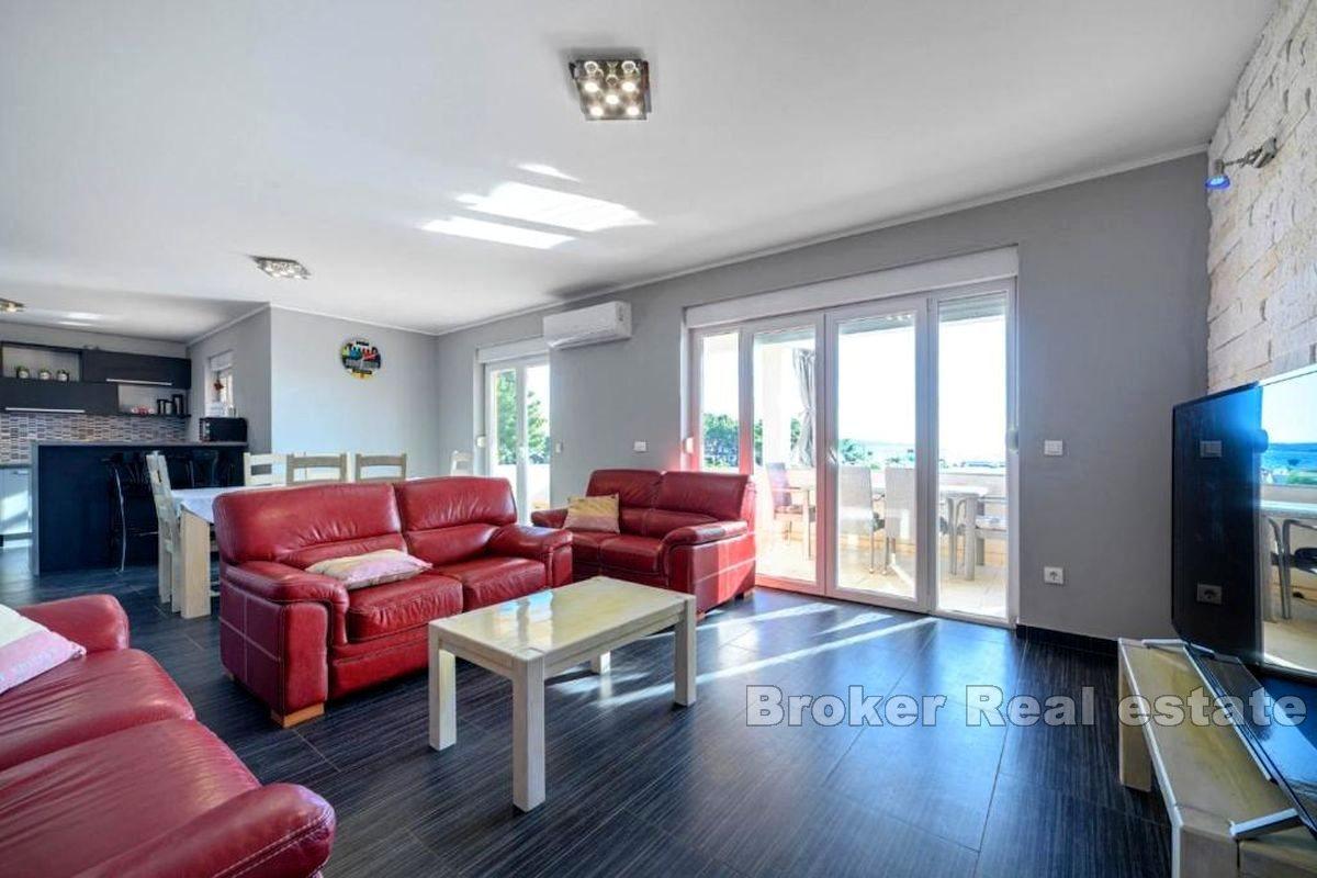 Doskonale położony dom z działką budowlaną w pierwszym rzędzie do morza