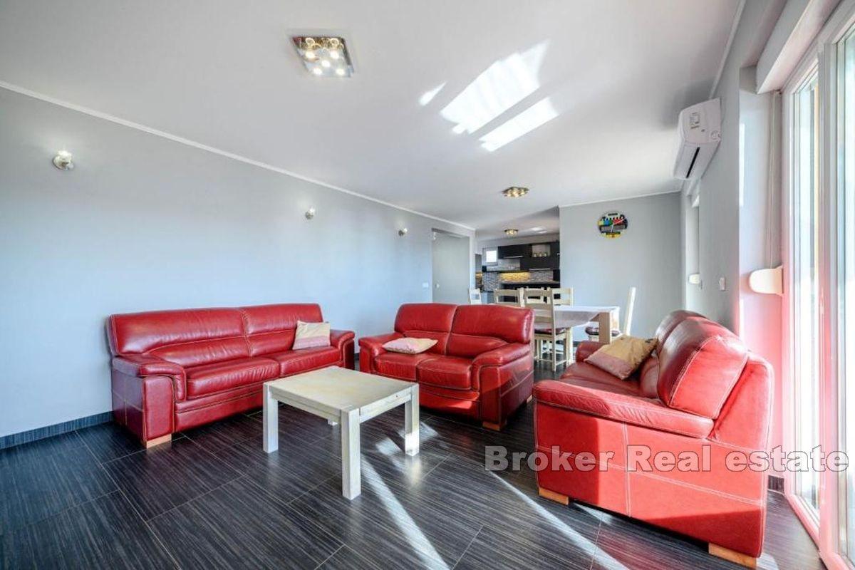 Doskonale położony dom z działką budowlaną w pierwszym rzędzie do morza