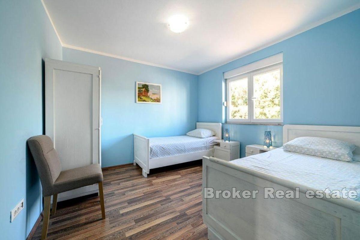 Doskonale położony dom z działką budowlaną w pierwszym rzędzie do morza