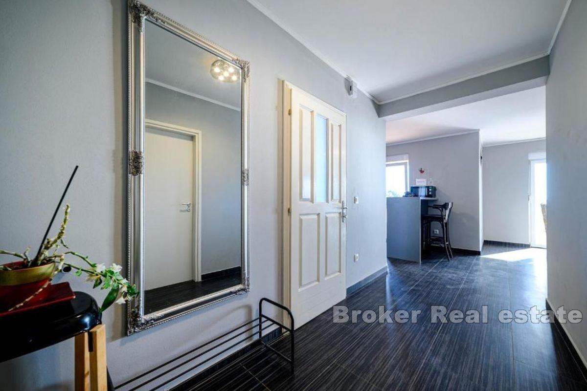 Doskonale położony dom z działką budowlaną w pierwszym rzędzie do morza