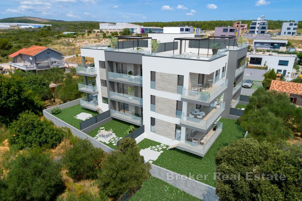 Appartement moderne dans un nouvel immeuble avec vue sur la mer