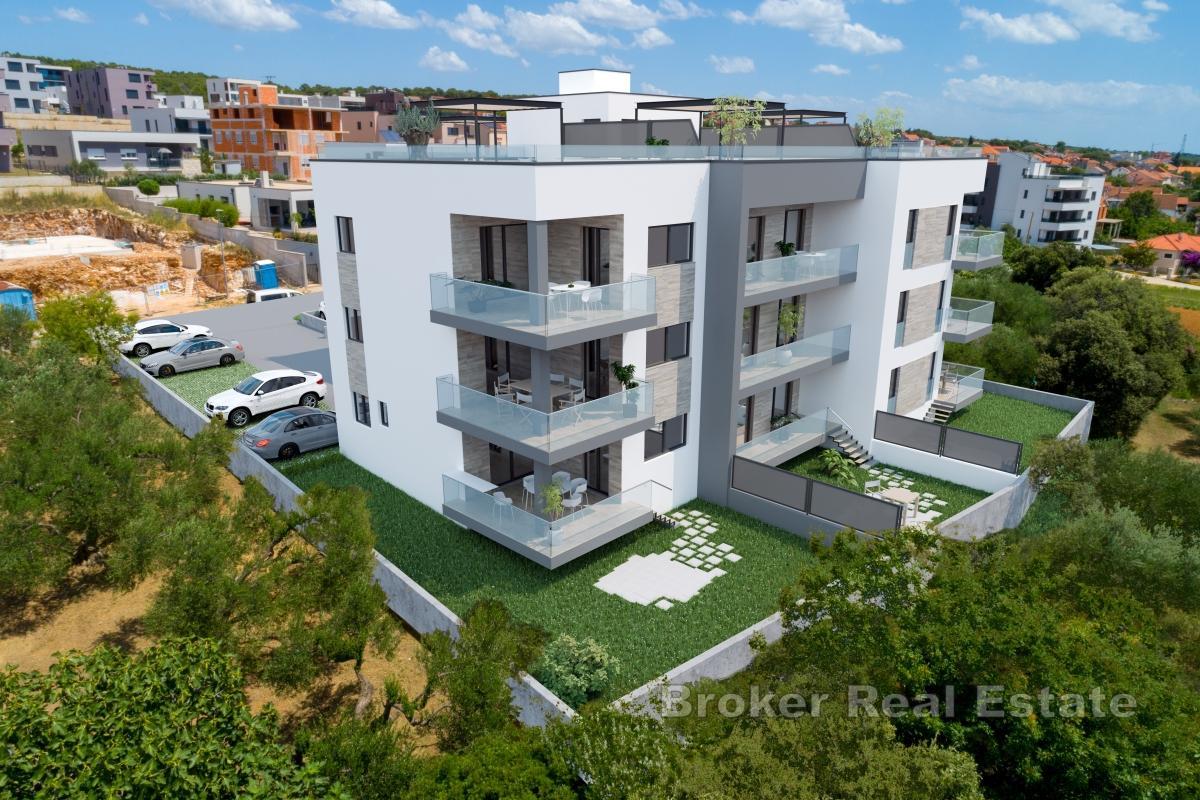 Modern lägenhet i en ny byggnad med havsutsikt