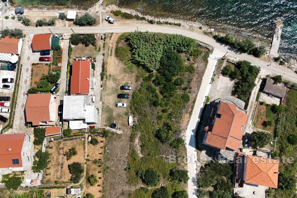 Terrain à bâtir à côté de la plage elle-même