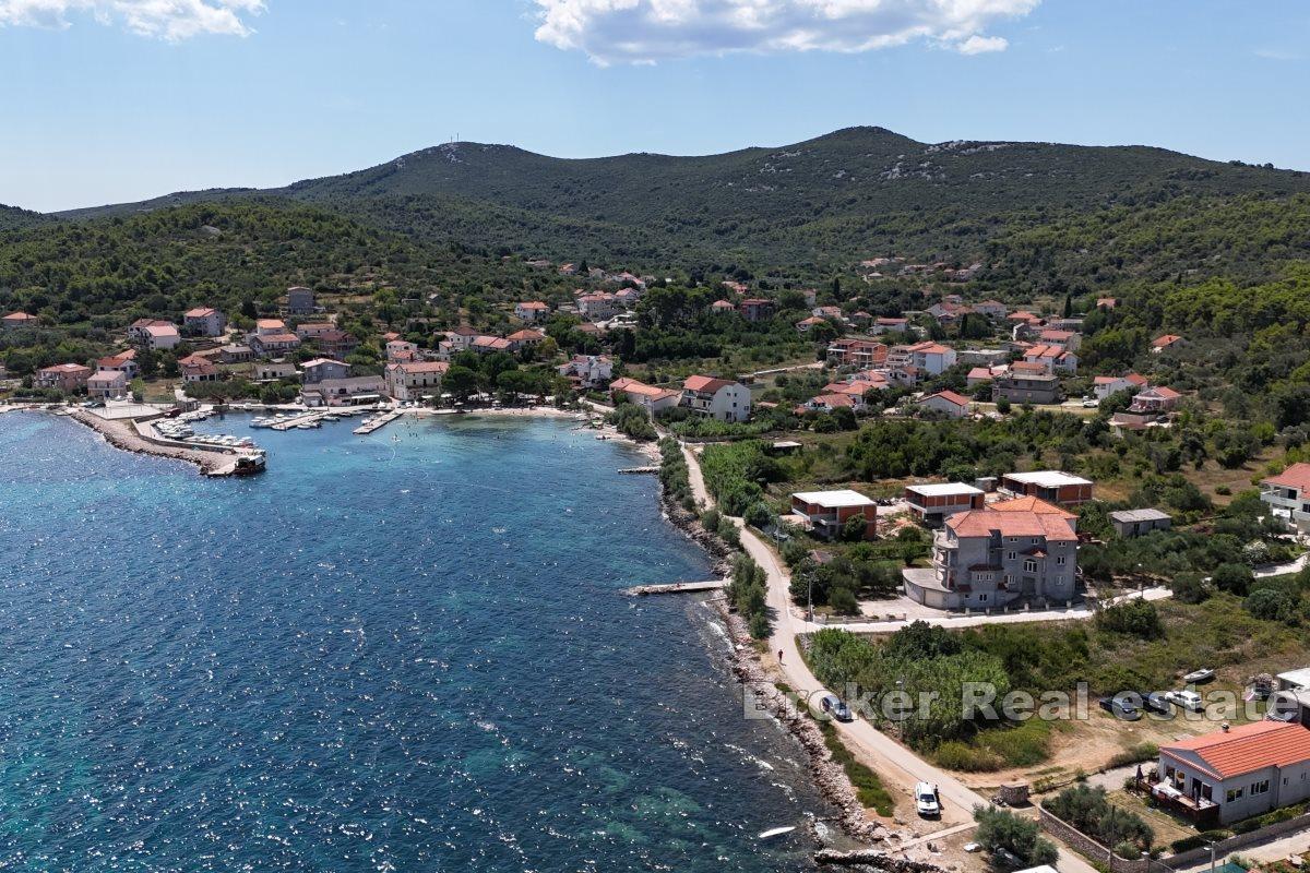 Građevinsko zemljište uz samu plažu