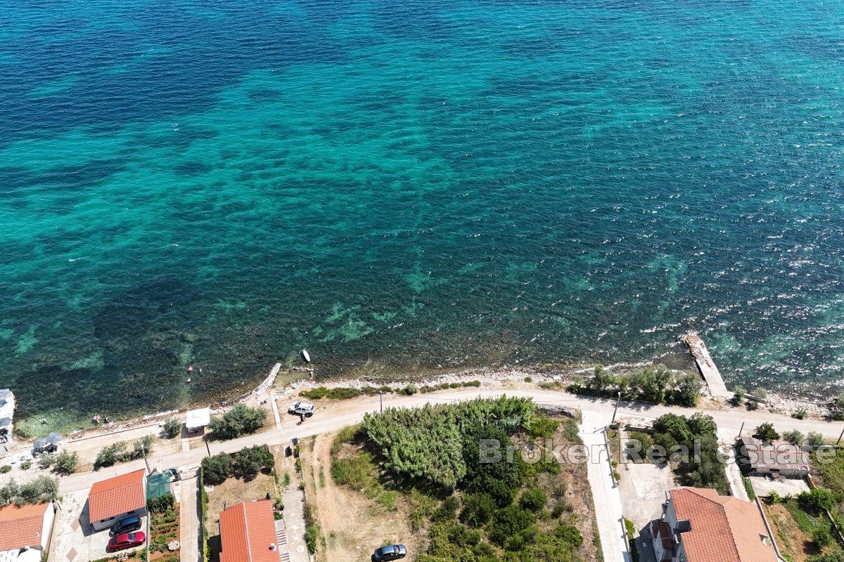 Terrain à bâtir à côté de la plage elle-même