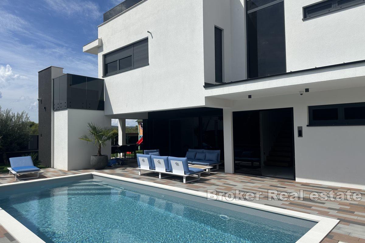 luxury villa with an unobstructed view of the sea