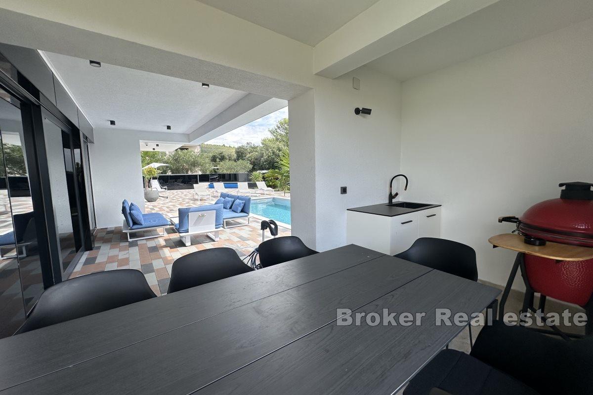 luxury villa with an unobstructed view of the sea