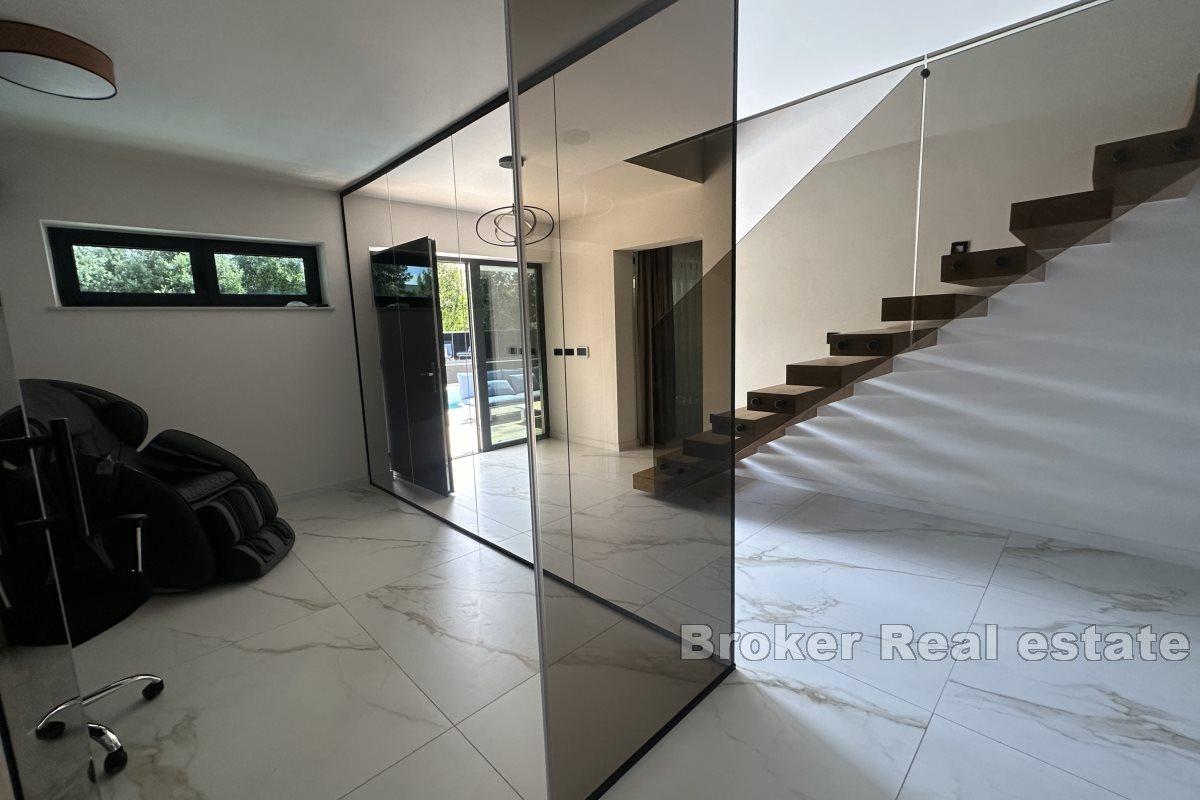 Luxusvilla mit unverbautem Meerblick