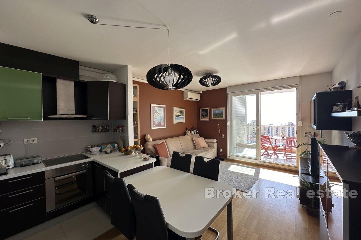 001-2043-132-Split-Two-bedroom-apartment-for-sale