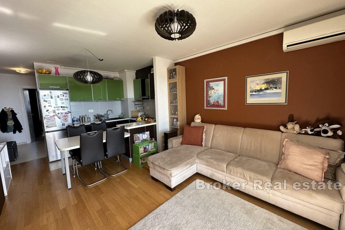 To-roms leilighet med balkong og tre garasjeplasser