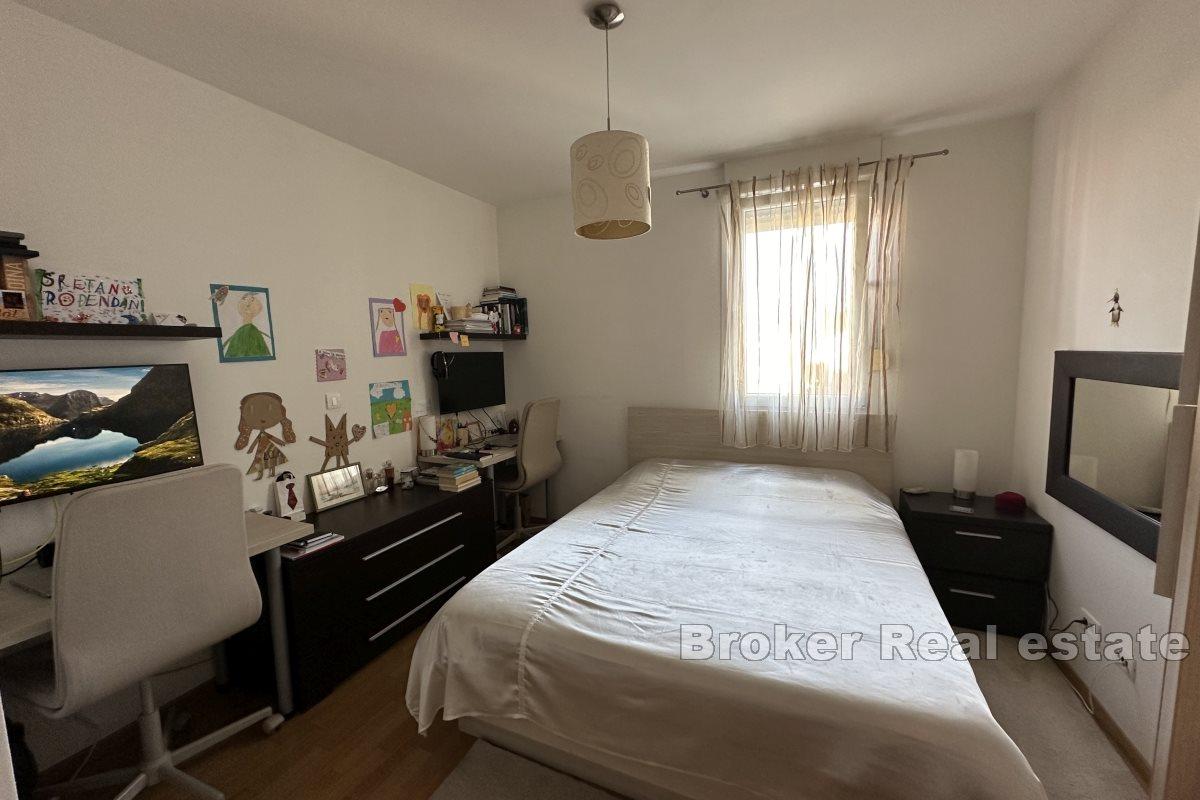 To-roms leilighet med balkong og tre garasjeplasser