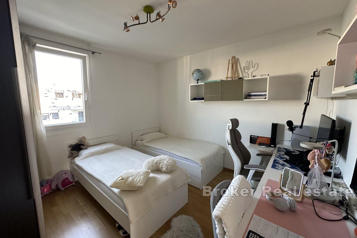 To-roms leilighet med balkong og tre garasjeplasser