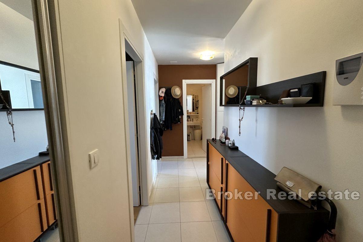 To-roms leilighet med balkong og tre garasjeplasser