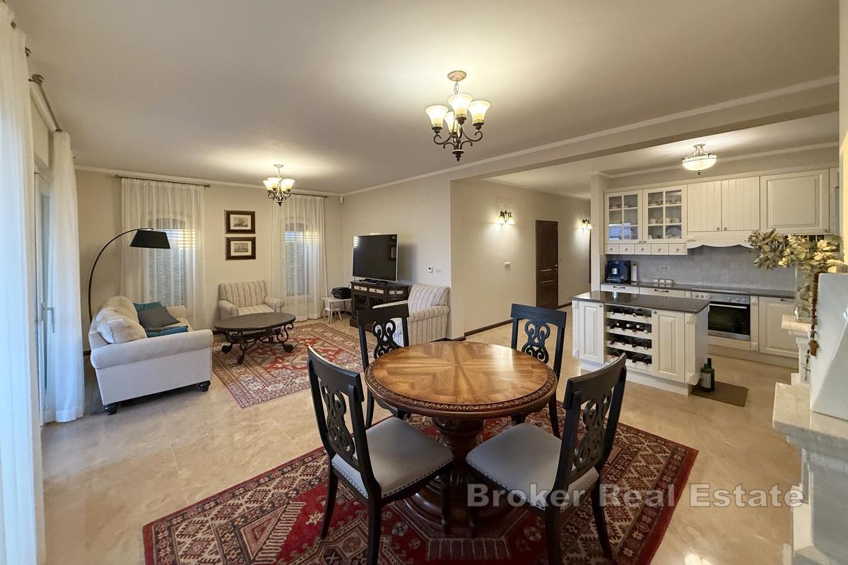 Nowoczesna willa z bezpośrednim dostępem do plaży i możliwością dodatkowej zabudowy