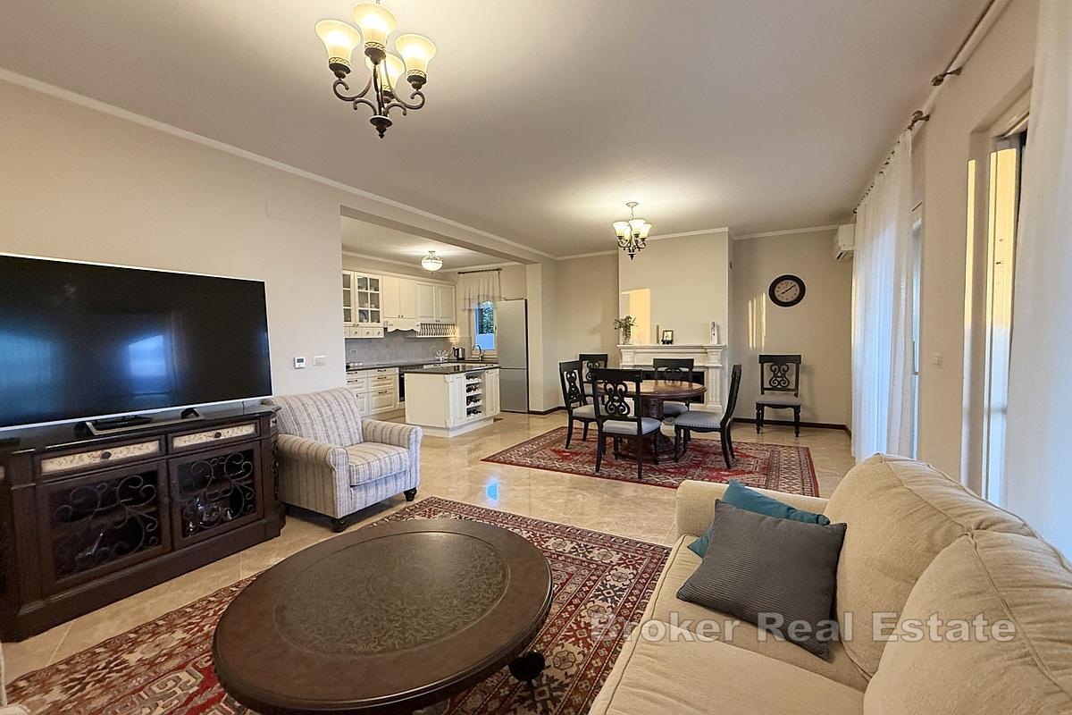 Nowoczesna willa z bezpośrednim dostępem do plaży i możliwością dodatkowej zabudowy