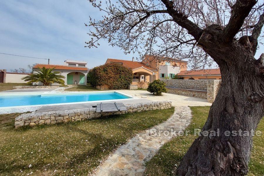 W pobliżu Zadaru - Piękny dom z basenem