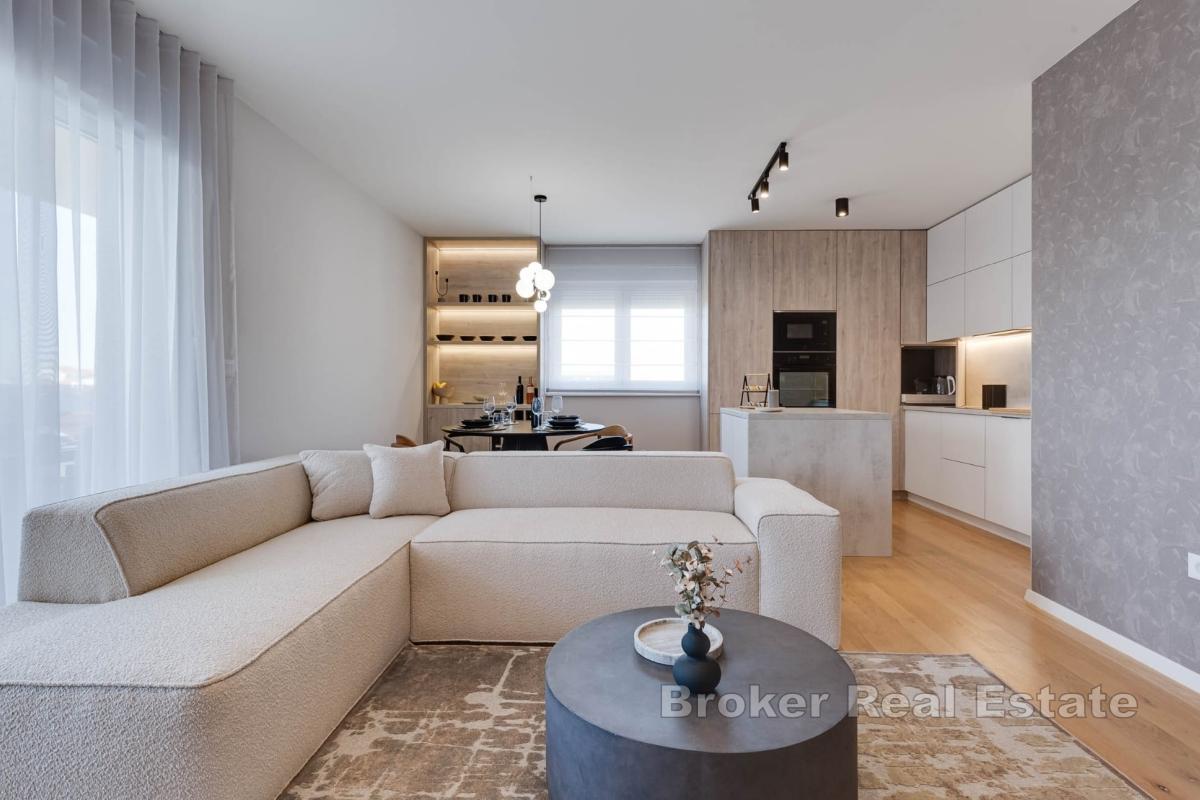 Elegantní dvouložnicový apartmán s vlastní střešní terasou a vířivkou