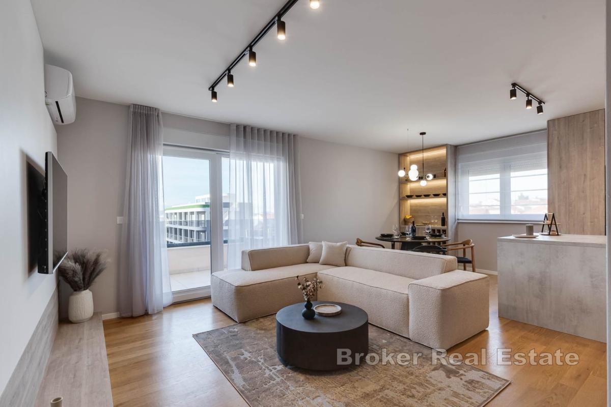 Elegantní dvouložnicový apartmán s vlastní střešní terasou a vířivkou