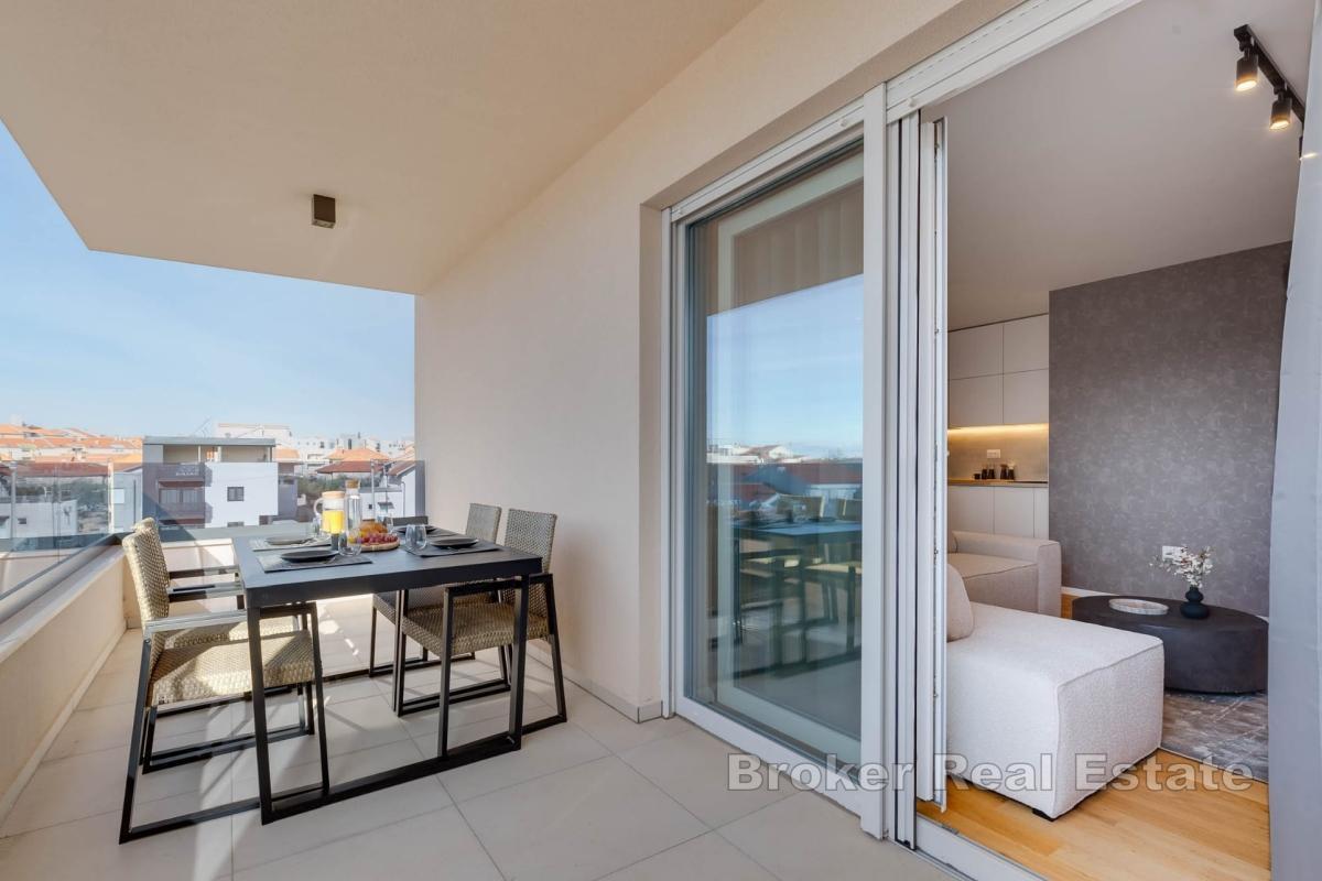 Elegantní dvouložnicový apartmán s vlastní střešní terasou a vířivkou