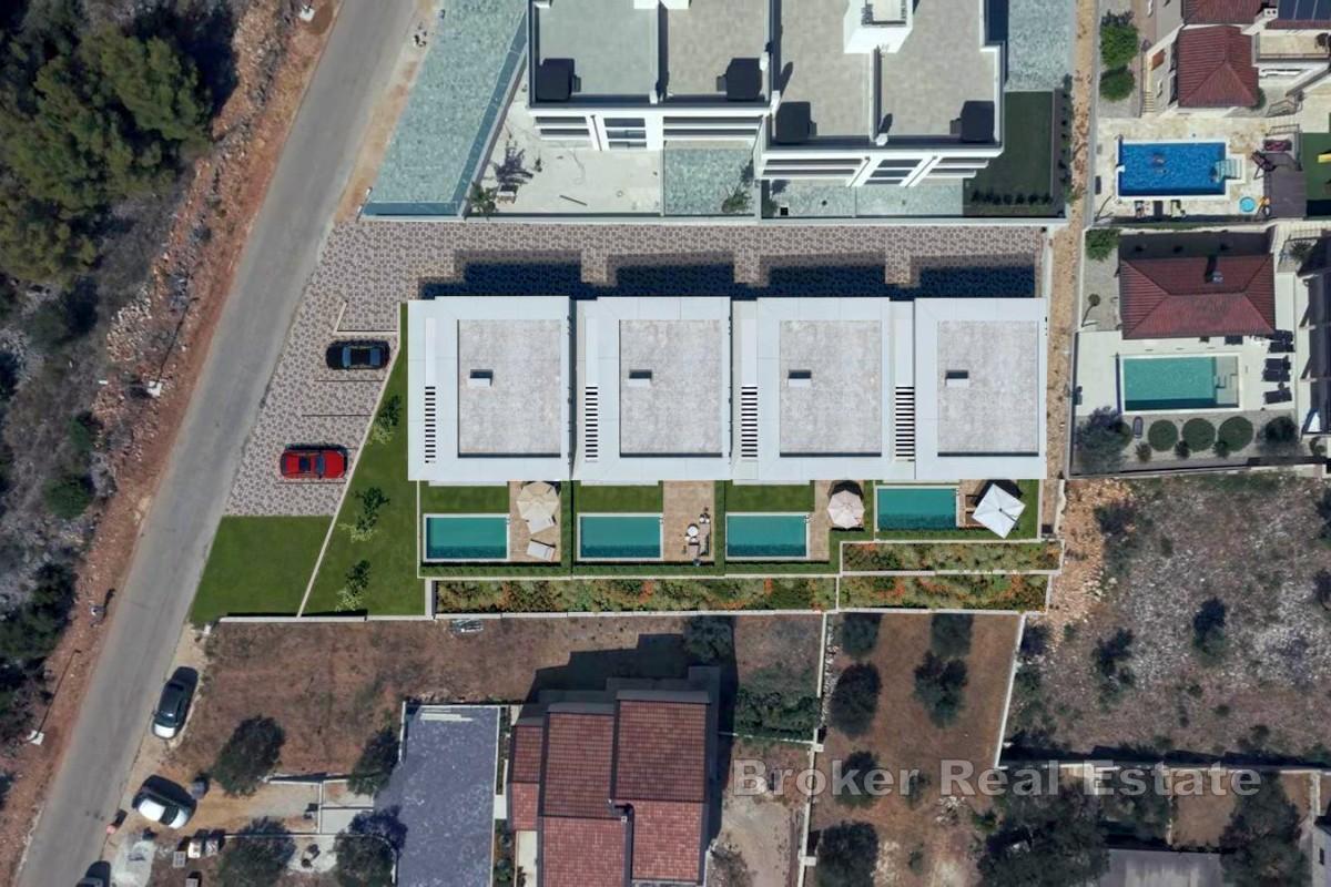 Villa med basseng og havutsikt