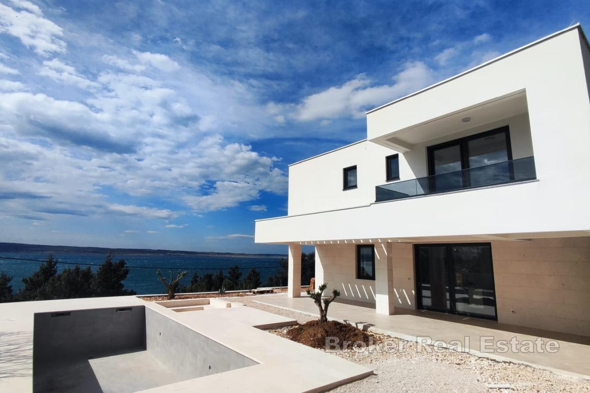 Nowo wybudowana willa w drugim rzędzie od morza