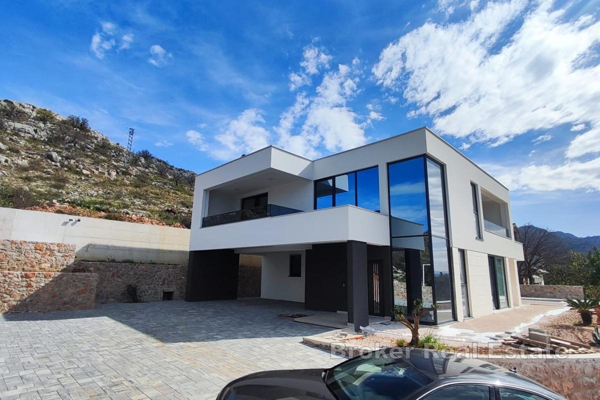 Nowo wybudowana willa w drugim rzędzie od morza