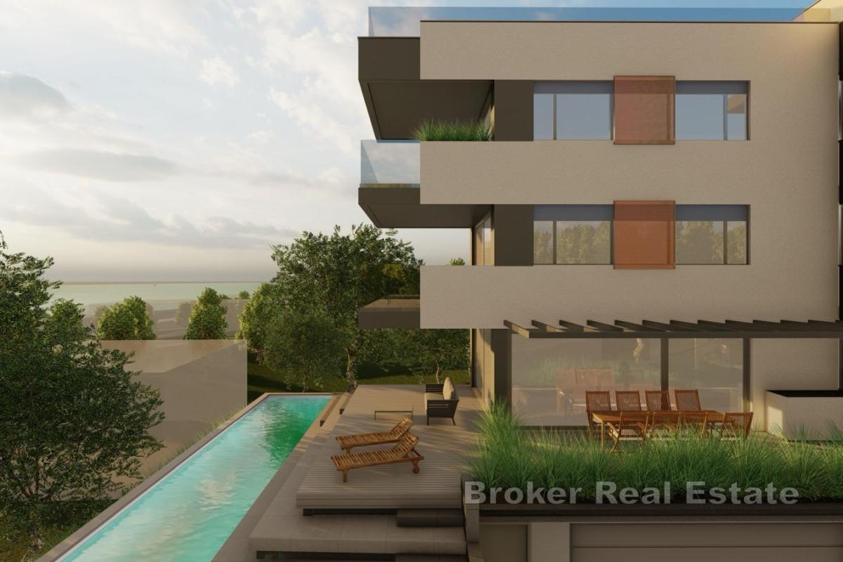 Geräumige Wohnung mit Pool und Meerblick