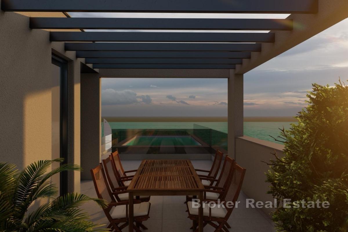 Geräumige Wohnung mit Pool und Meerblick