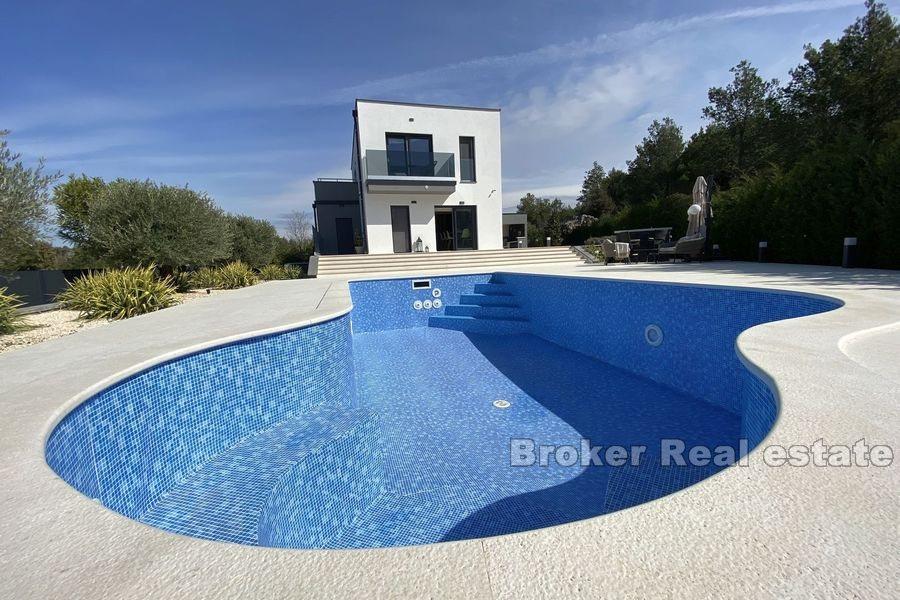 Sibenik - Villa neuve avec piscine