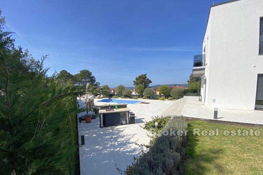 Šibenik - Novopostavená vila s bazénom
