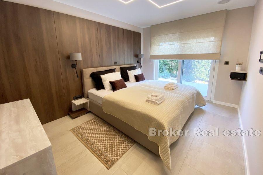 Sibenik - Villa neuve avec piscine