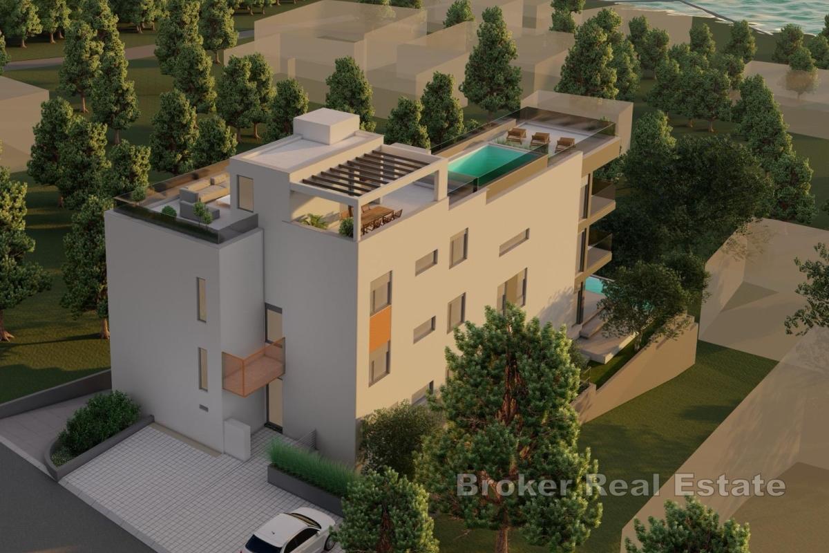 Ljus lägenhet i nybyggnad med havsutsikt