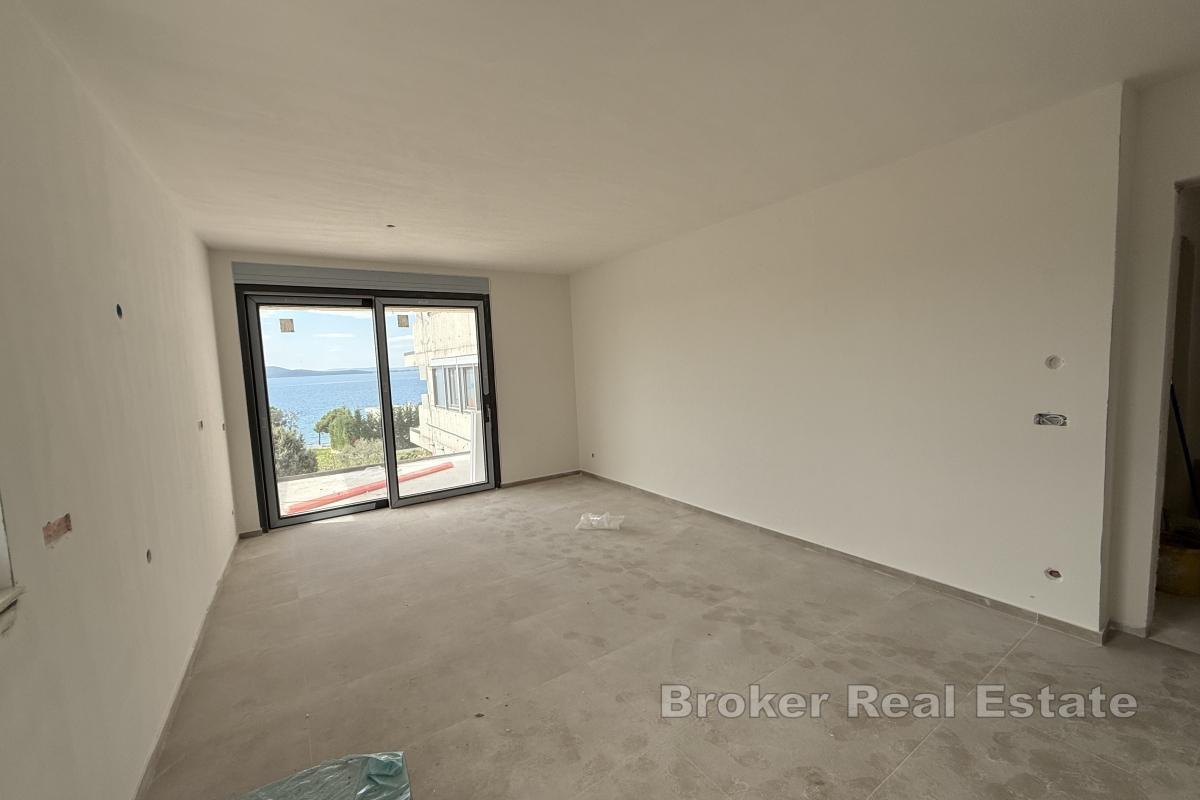 Apartament z dwiema sypialniami, balkonem i widokiem na morze