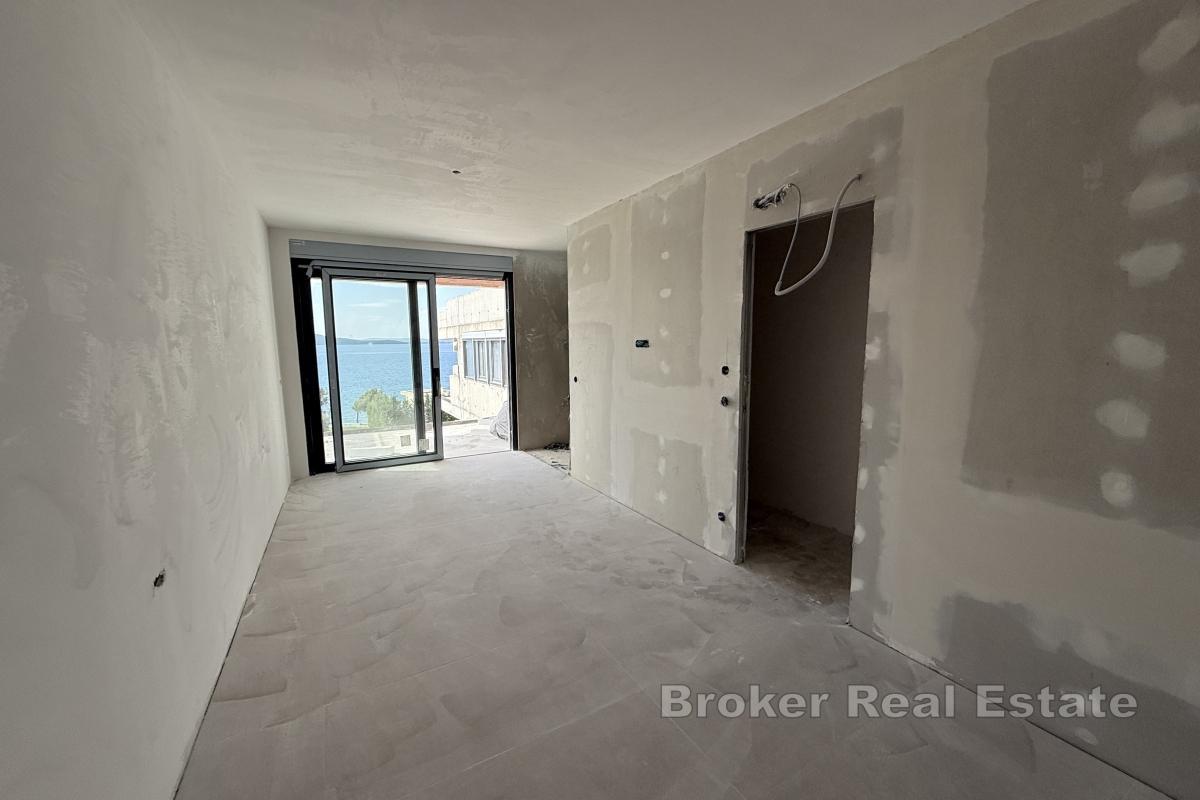 Apartament z dwiema sypialniami, balkonem i widokiem na morze