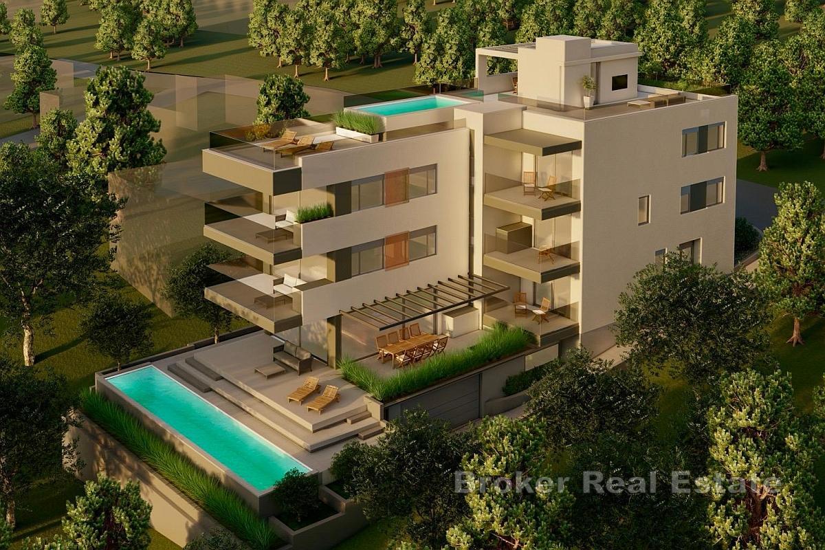 Apartament z dwiema sypialniami, balkonem i widokiem na morze