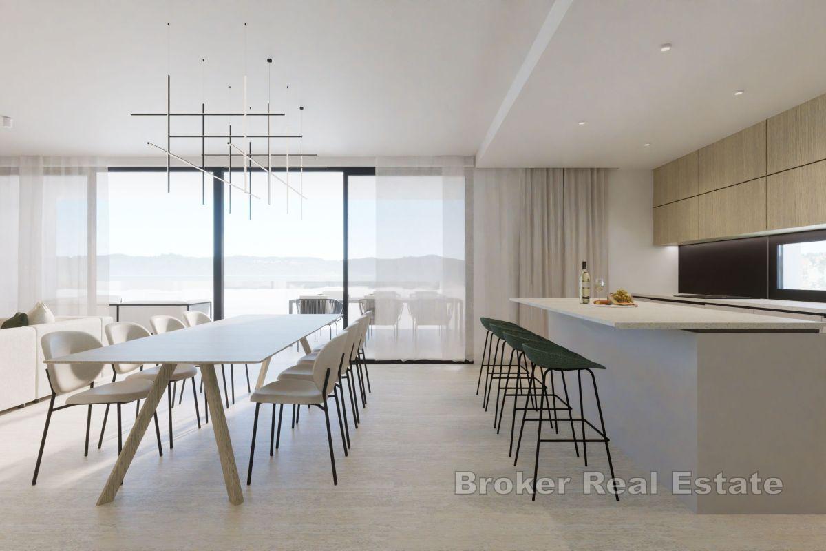 Современные апартаменты с бассейном в первом ряду от моря