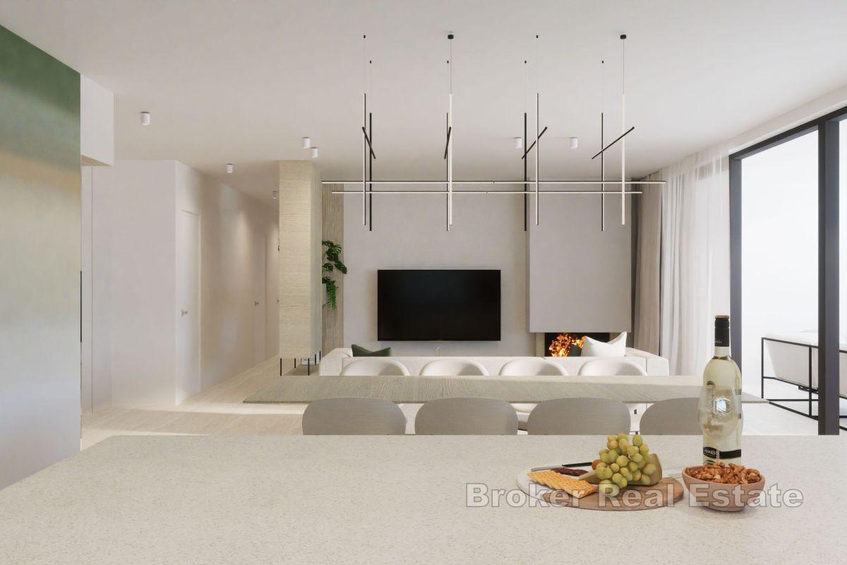 Современные апартаменты с бассейном в первом ряду от моря