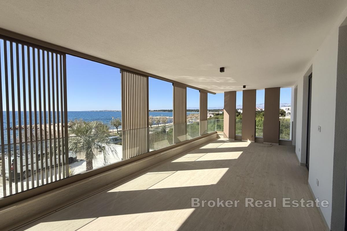 Penthouse en bord de mer avec terrasse sur le toit