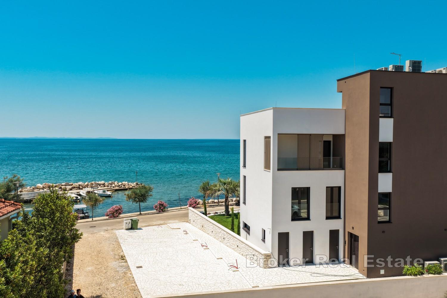 Penthouse en bord de mer avec terrasse sur le toit