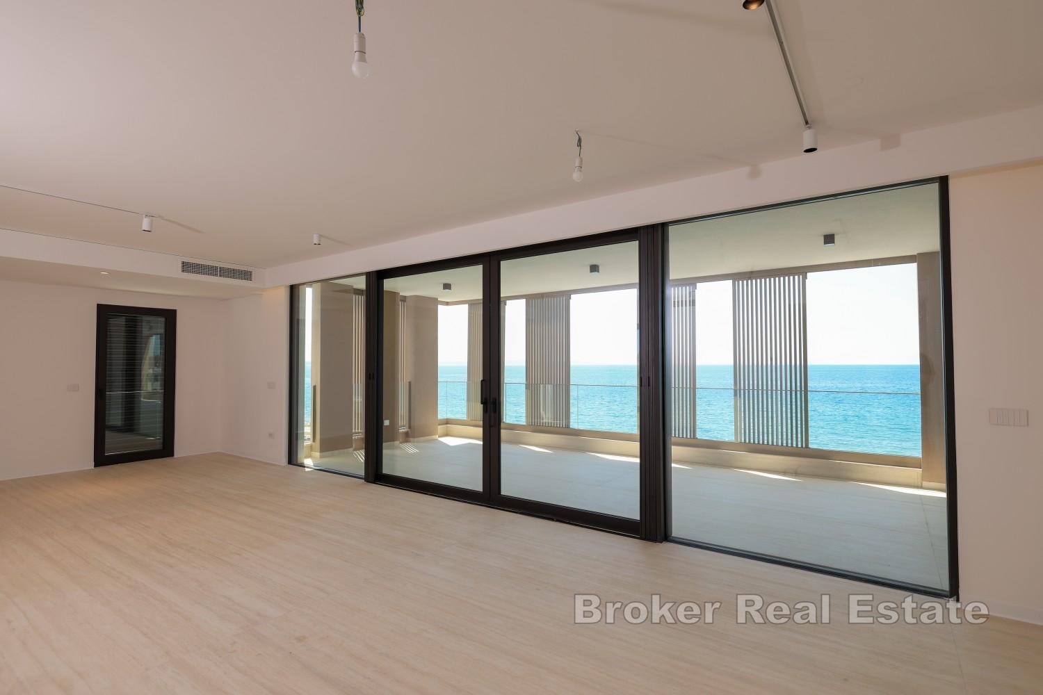 Penthouse en bord de mer avec terrasse sur le toit