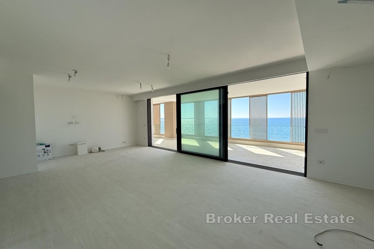 Luksusowy penthouse z widokiem na morze i prywatnym basenem