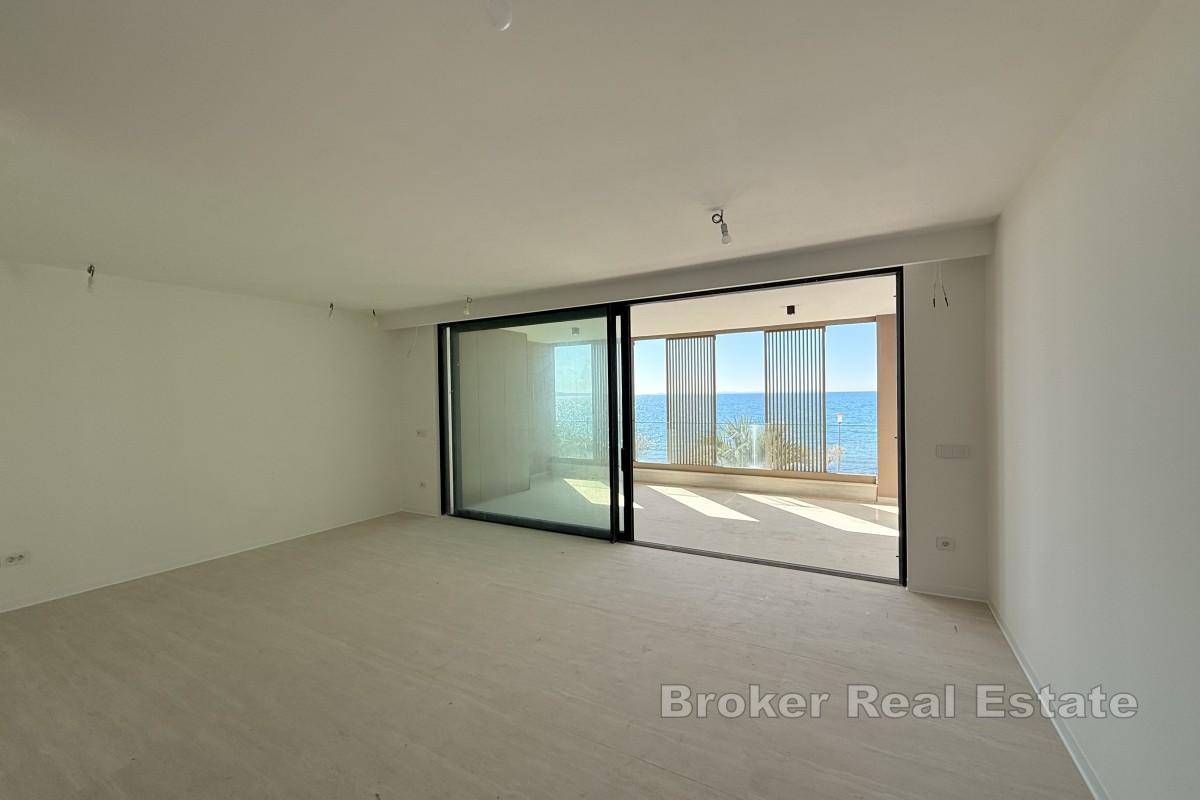 Luksusowy penthouse z widokiem na morze i prywatnym basenem