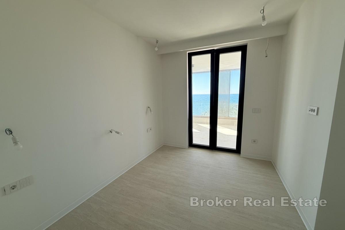 Luksusowy penthouse z widokiem na morze i prywatnym basenem