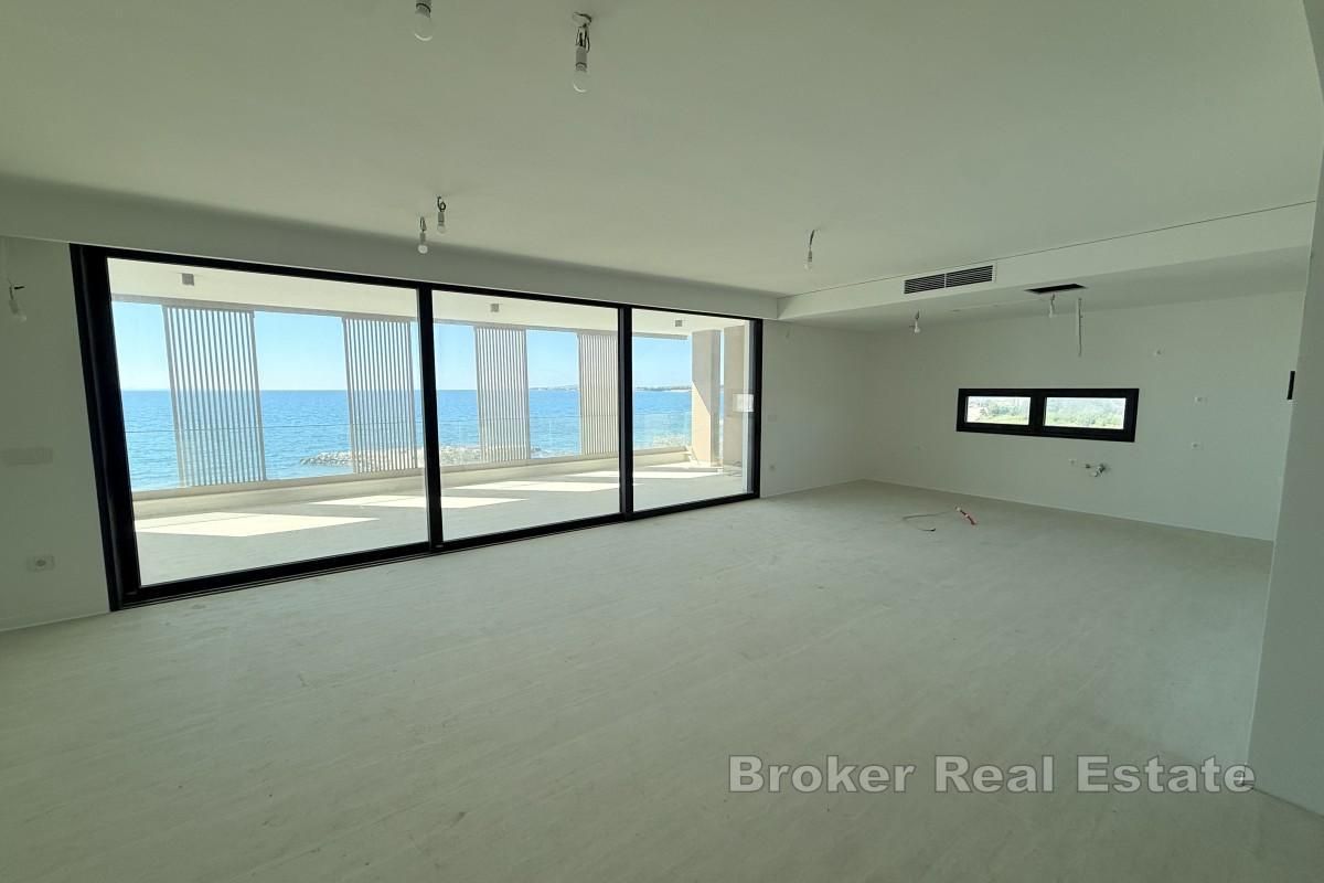 Luksusowy penthouse z widokiem na morze i prywatnym basenem