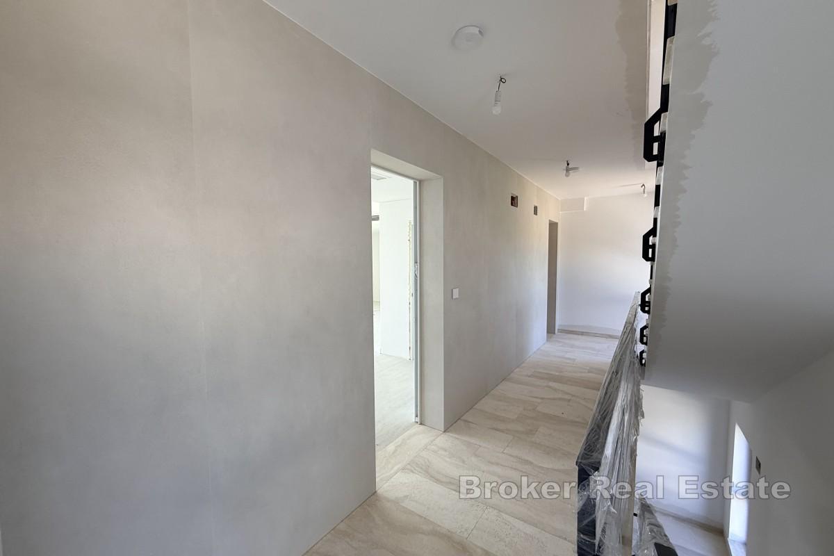 Luksusowy penthouse z widokiem na morze i prywatnym basenem