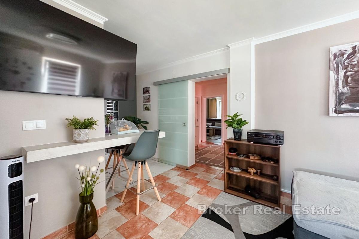 Komforan stan u prizemlju s tri sobe i parkirnim mjestom